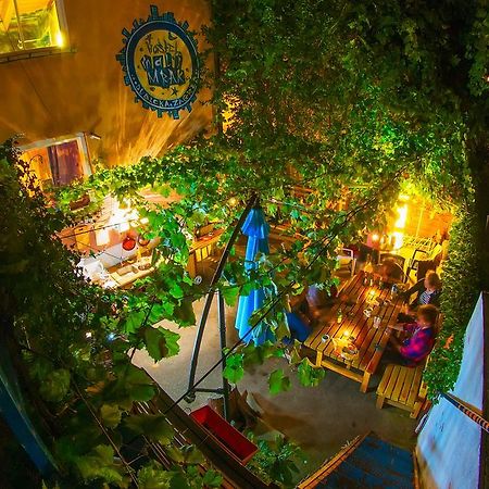 Hostel Mali Mrak Zagreb Buitenkant foto