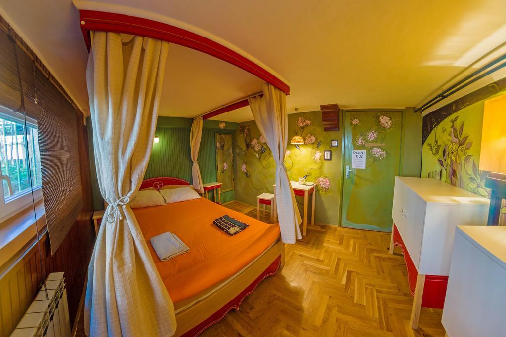 Hostel Mali Mrak Zagreb Buitenkant foto