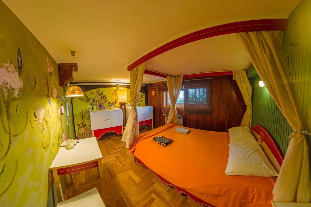 Hostel Mali Mrak Zagreb Buitenkant foto