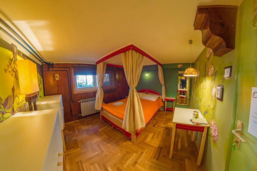 Hostel Mali Mrak Zagreb Buitenkant foto