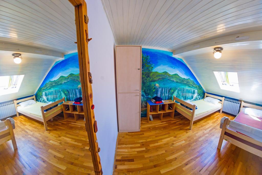 Hostel Mali Mrak Zagreb Buitenkant foto
