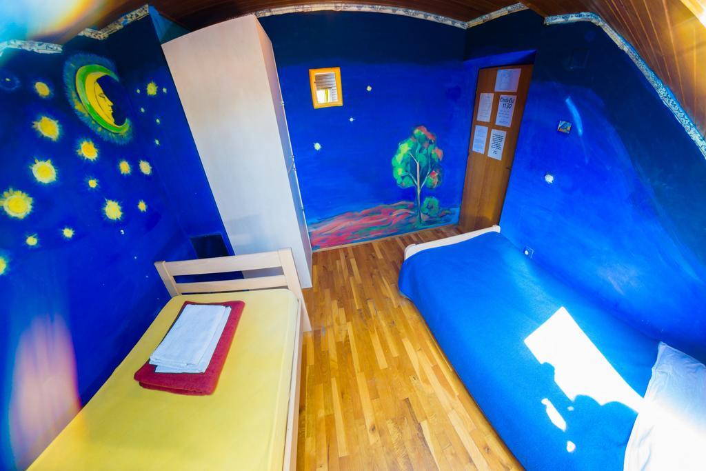 Hostel Mali Mrak Zagreb Buitenkant foto
