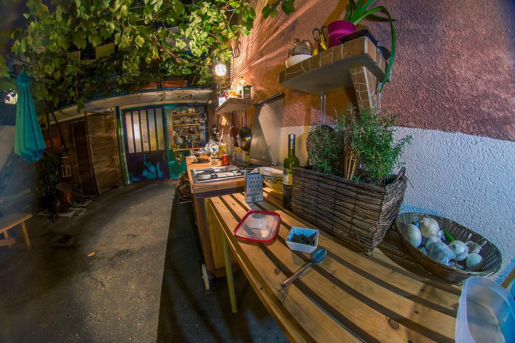 Hostel Mali Mrak Zagreb Buitenkant foto