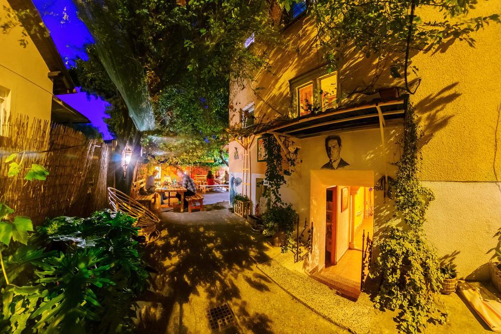 Hostel Mali Mrak Zagreb Buitenkant foto
