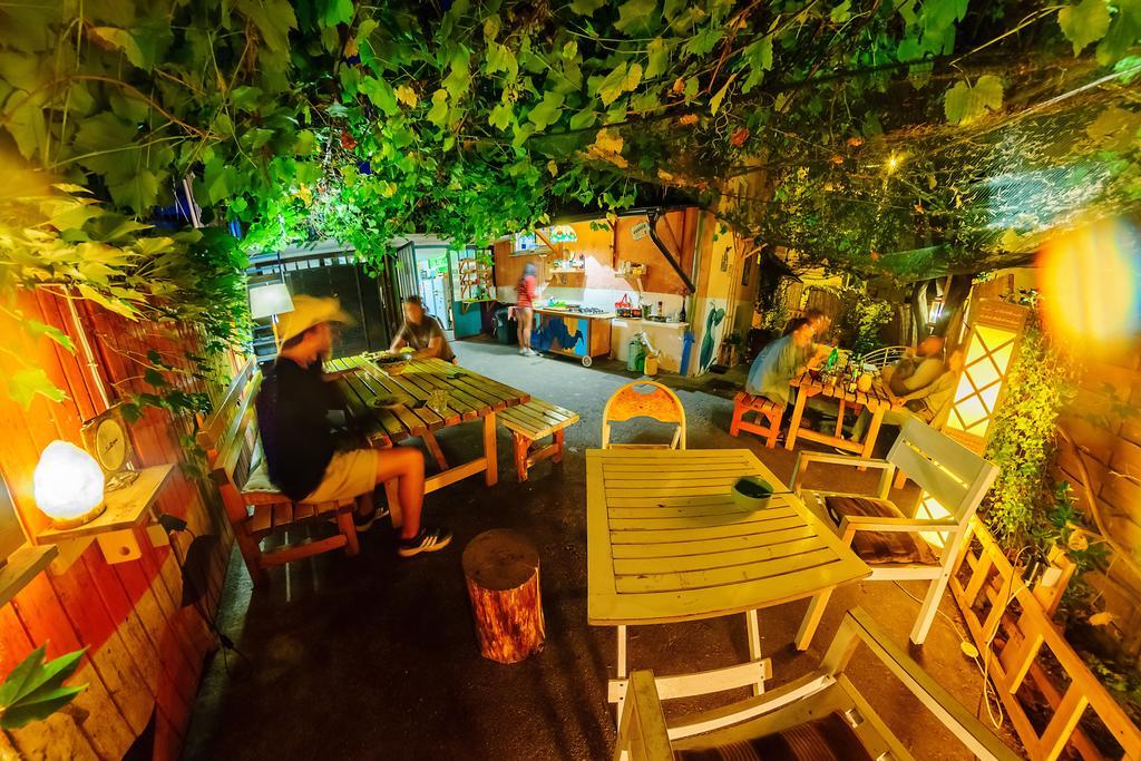 Hostel Mali Mrak Zagreb Buitenkant foto