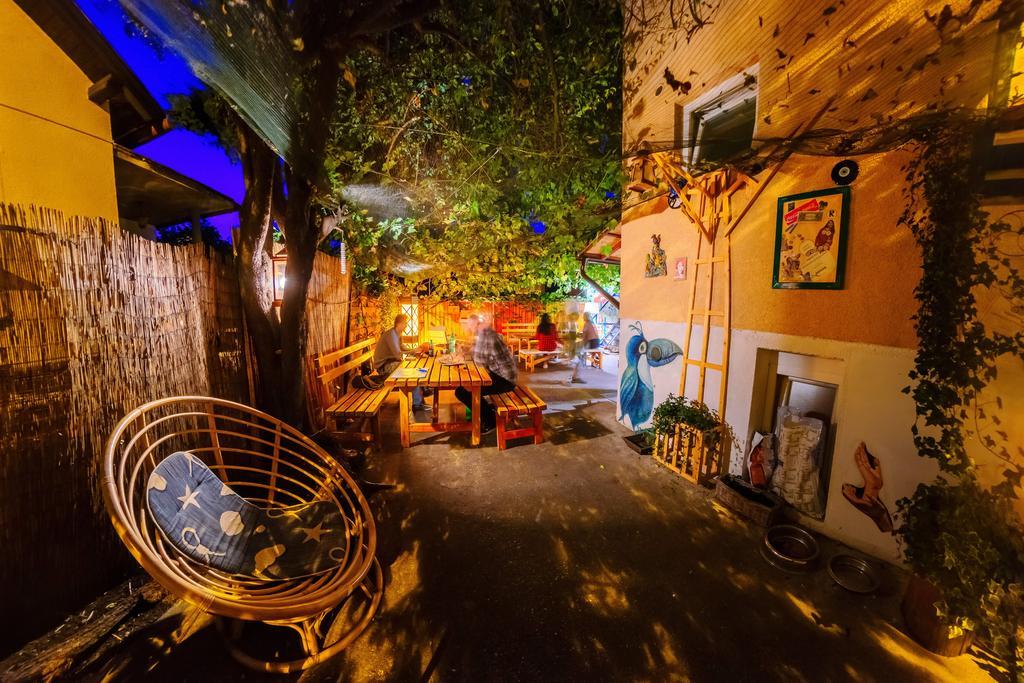 Hostel Mali Mrak Zagreb Buitenkant foto