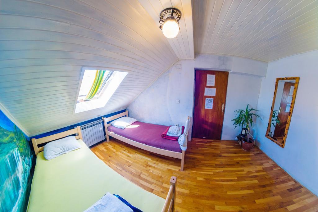 Hostel Mali Mrak Zagreb Buitenkant foto