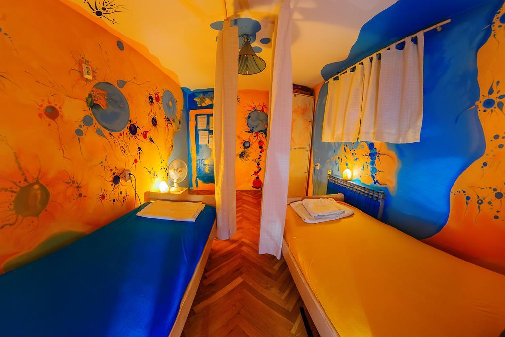 Hostel Mali Mrak Zagreb Buitenkant foto