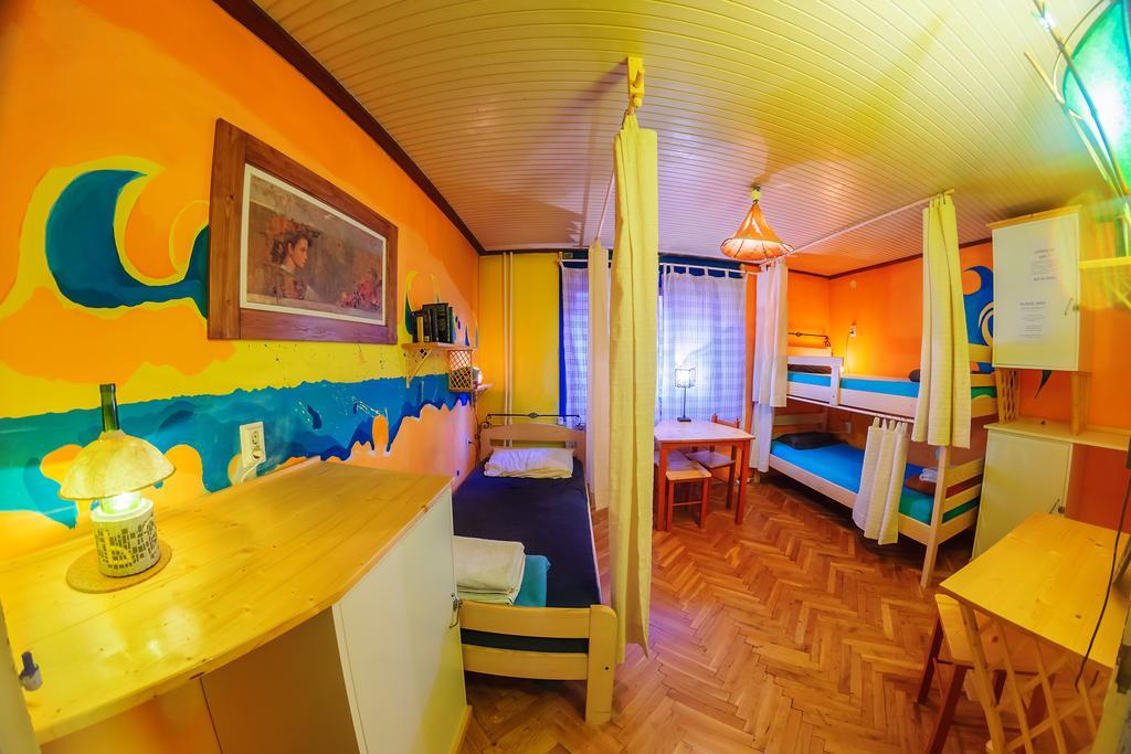 Hostel Mali Mrak Zagreb Buitenkant foto