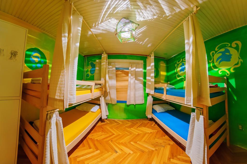 Hostel Mali Mrak Zagreb Buitenkant foto