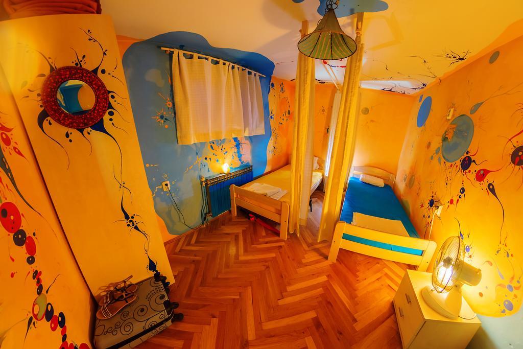 Hostel Mali Mrak Zagreb Buitenkant foto