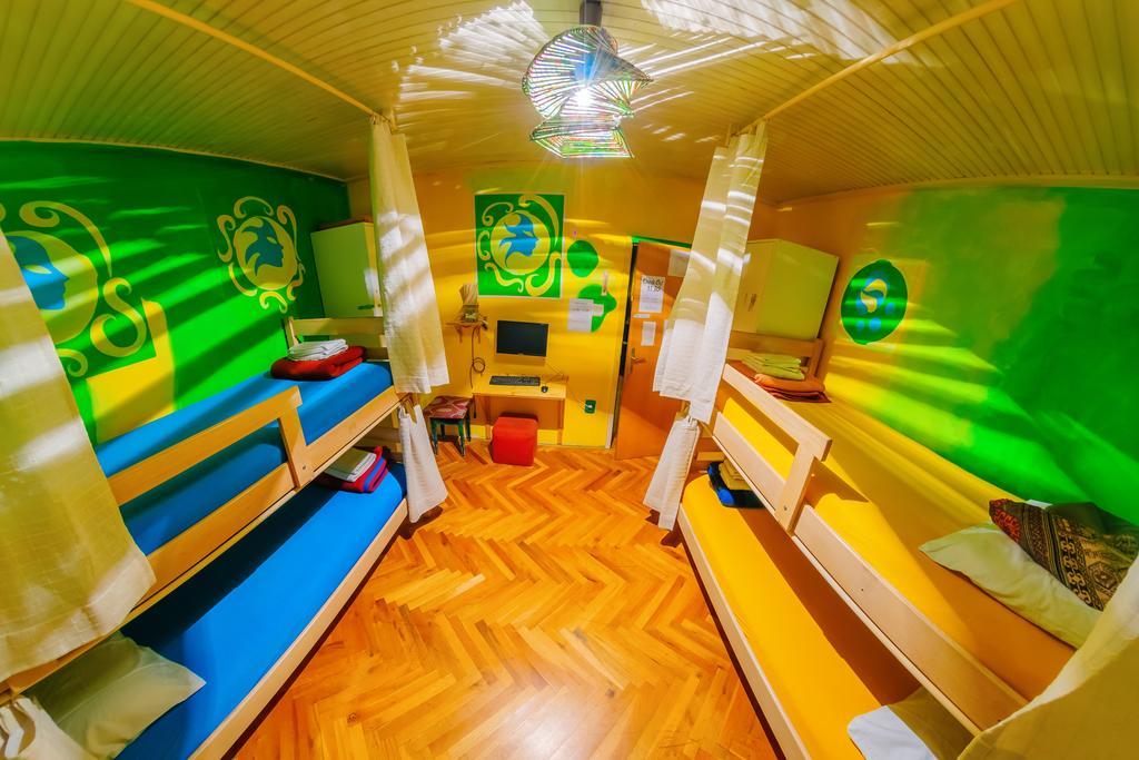 Hostel Mali Mrak Zagreb Buitenkant foto