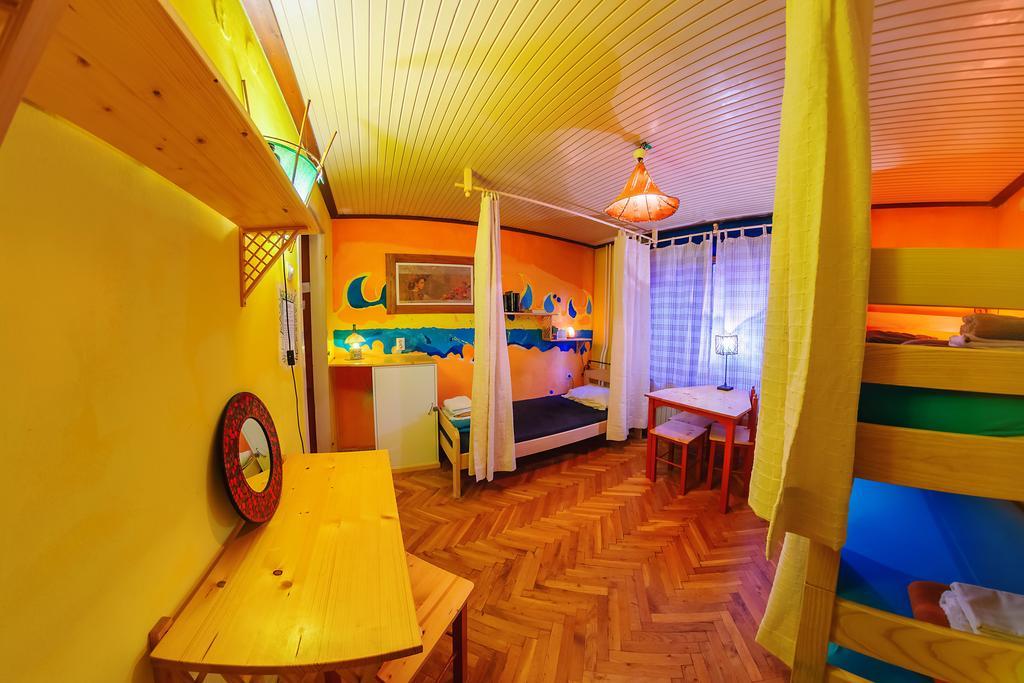 Hostel Mali Mrak Zagreb Buitenkant foto