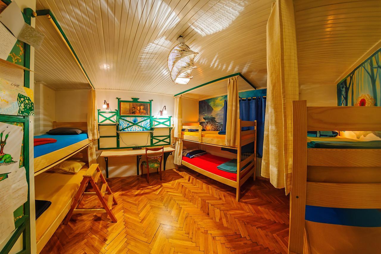 Hostel Mali Mrak Zagreb Buitenkant foto